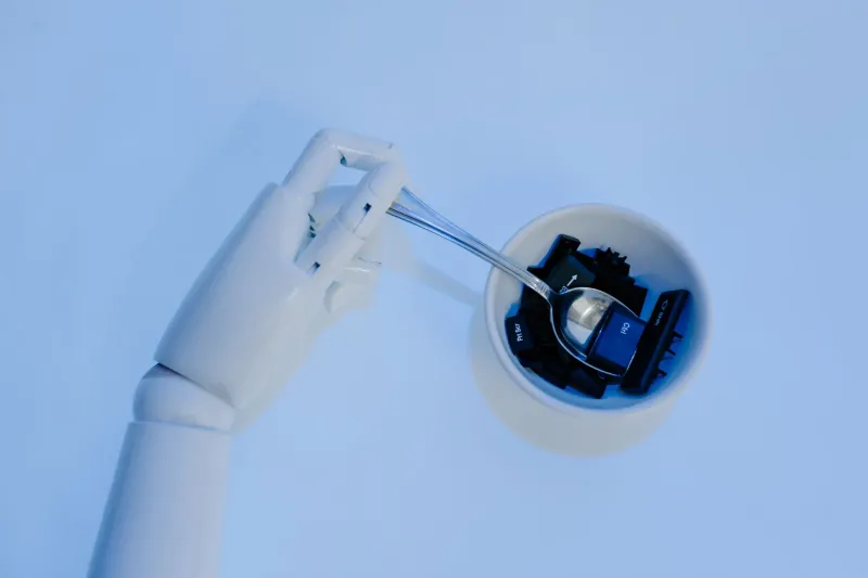 Robot Walks Into a Bar: Why AI Still Can't Nail a Pun (And Why That's Hilarious)