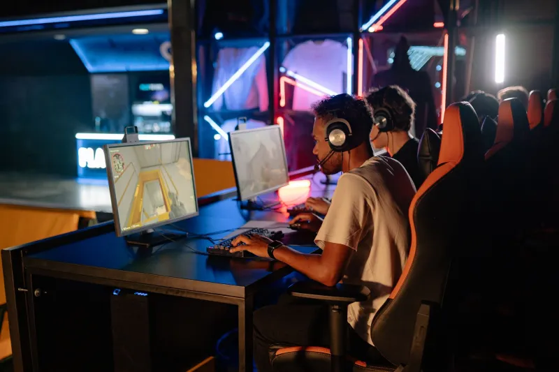 Small Stream, Big Laughs: How Scrappy Twitch Creators Are Winning the Pun Wars Against Gaming Giants